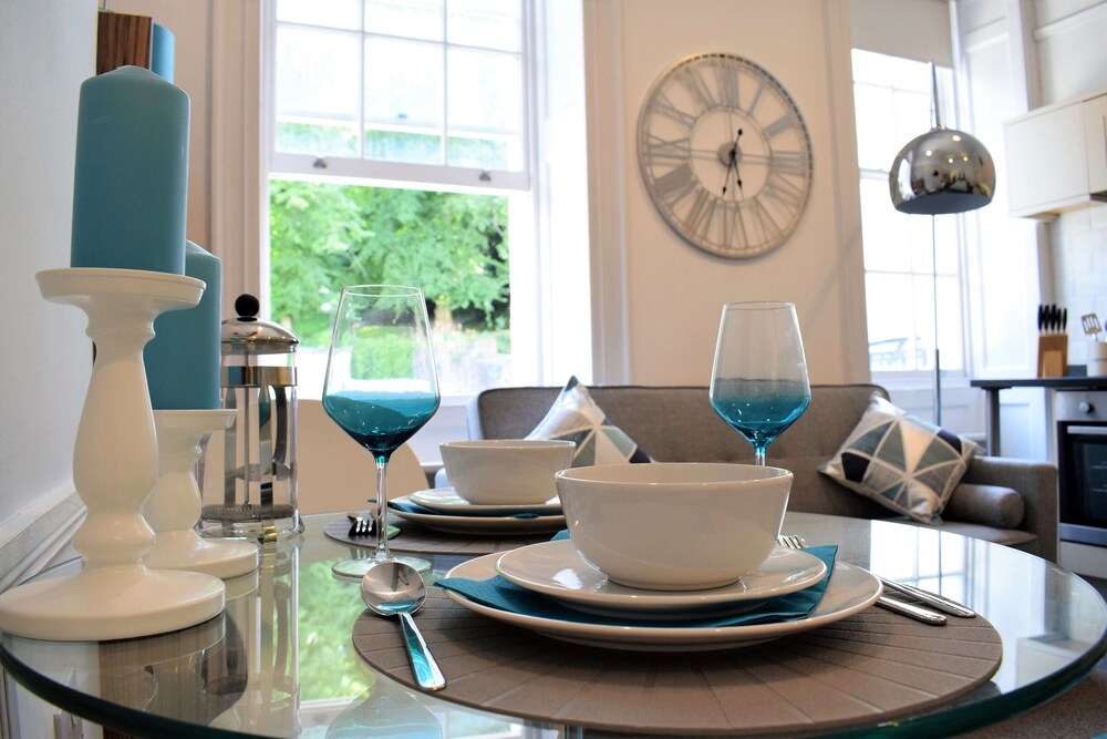 Your Apartment Berkeley Sq Pads 3