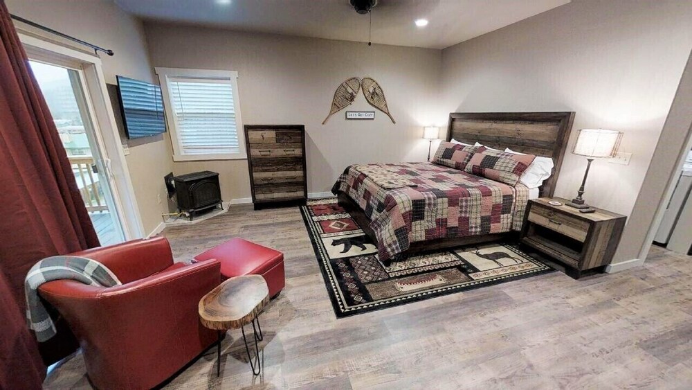 Park View Townhouse - Newly Built - High End Finishes - In Town - WiFi -  Satelli in Red River | Best Rates & Deals on Orbitz