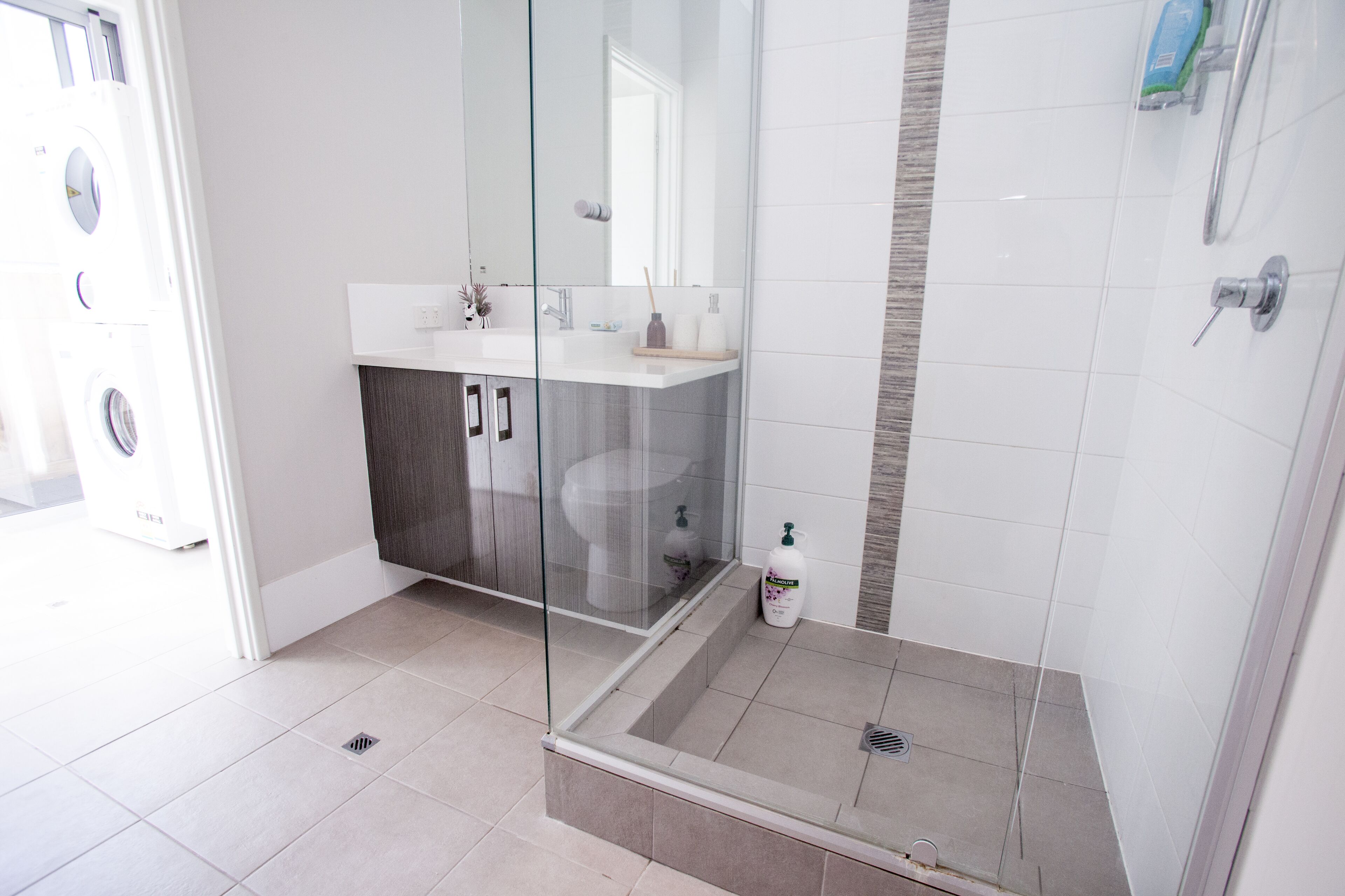 Spacious Guesthouse Close to Airport & City