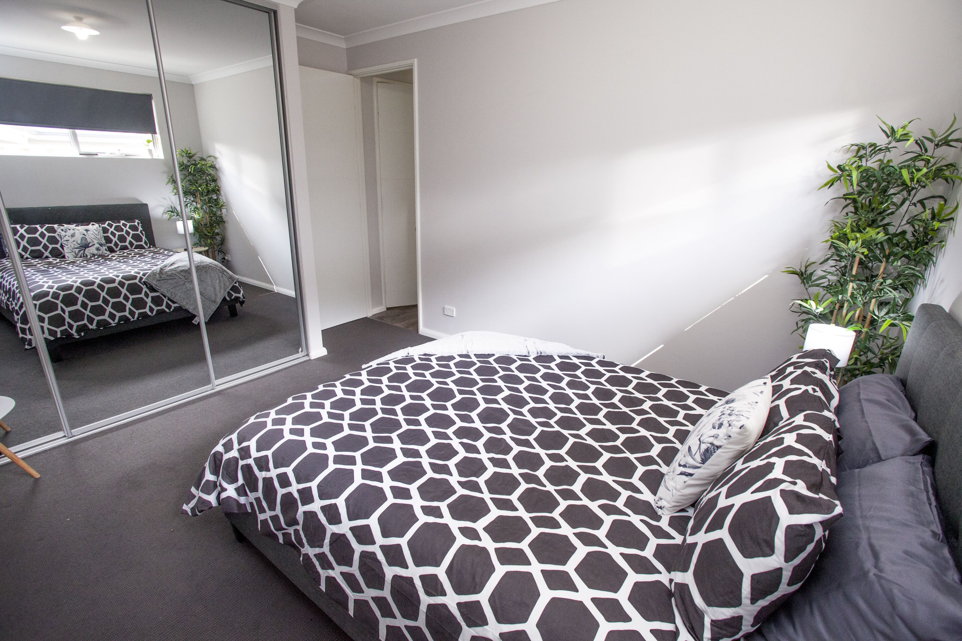 Spacious Guesthouse Close to Airport & City