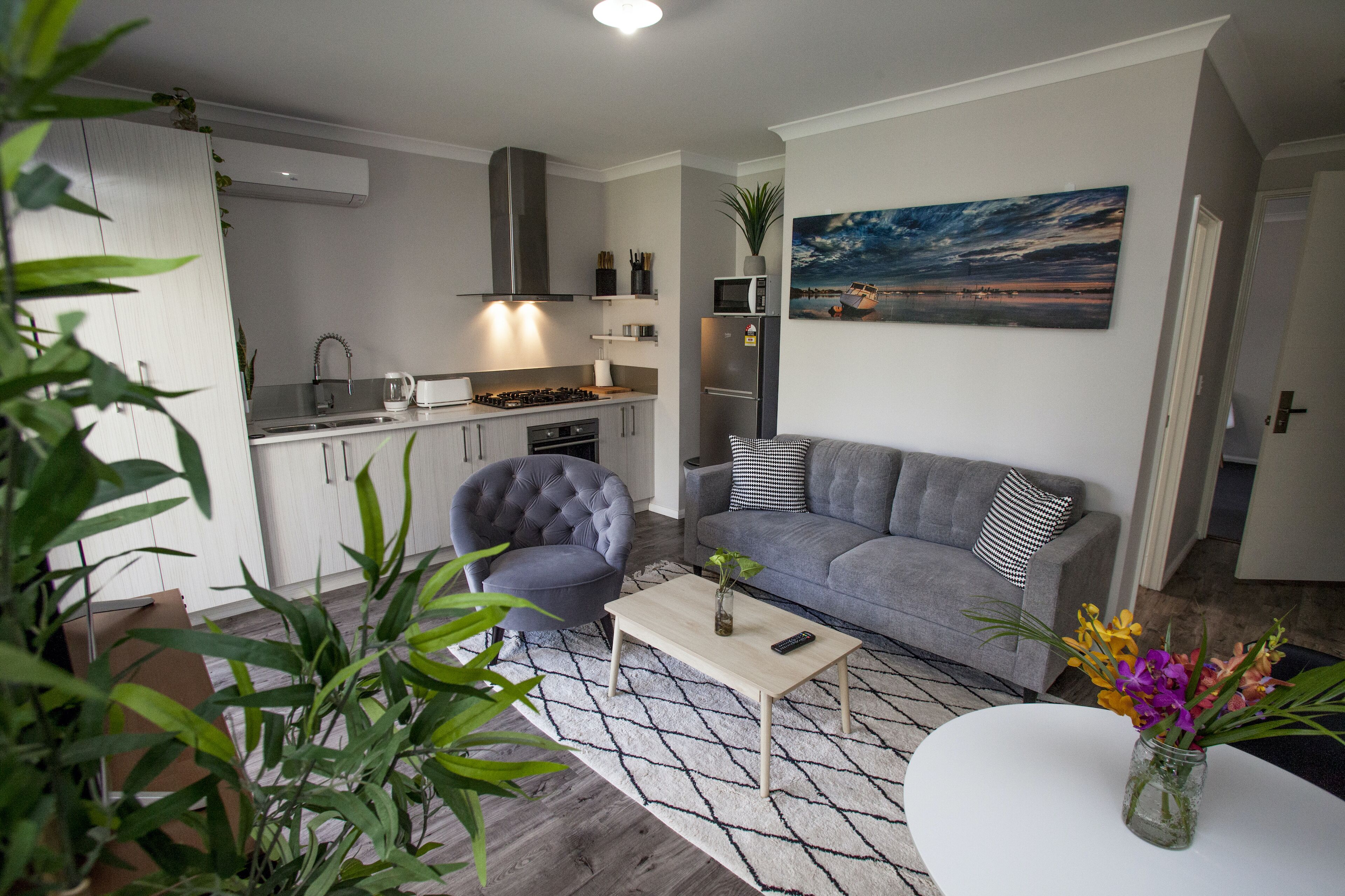 Spacious Guesthouse Close to Airport & City