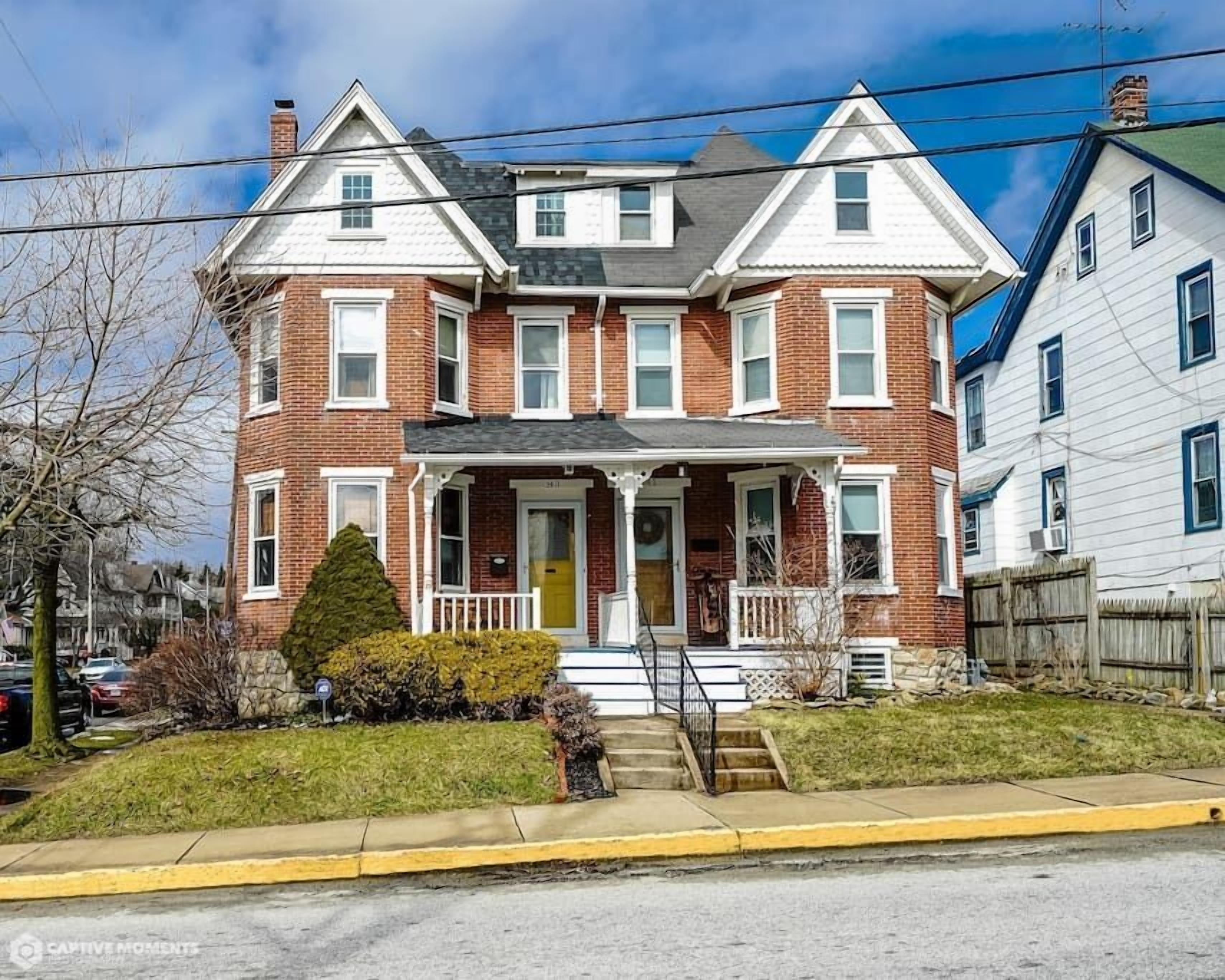 Quaint brick townhome in historic Kennett Square in Exton, United States