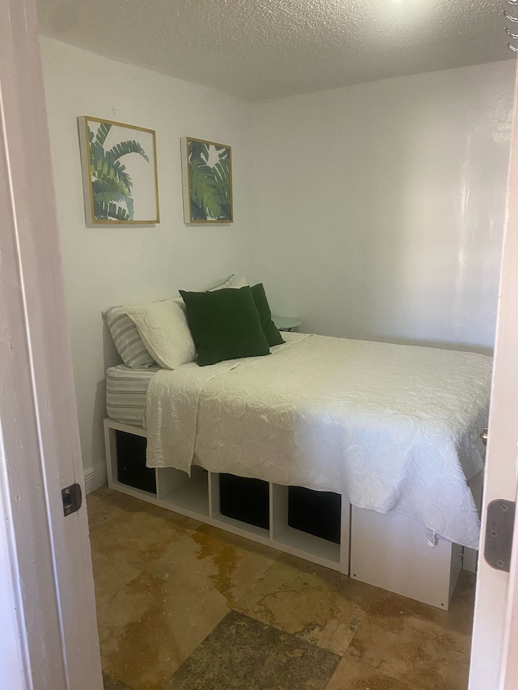 Cozy 2bd Apartment 1/2block to Citadel Hub & EBBFLOW