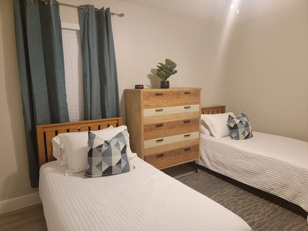 North Hyde Park Haven in the Heart of Tampa** Newly Renovated in NoHo**