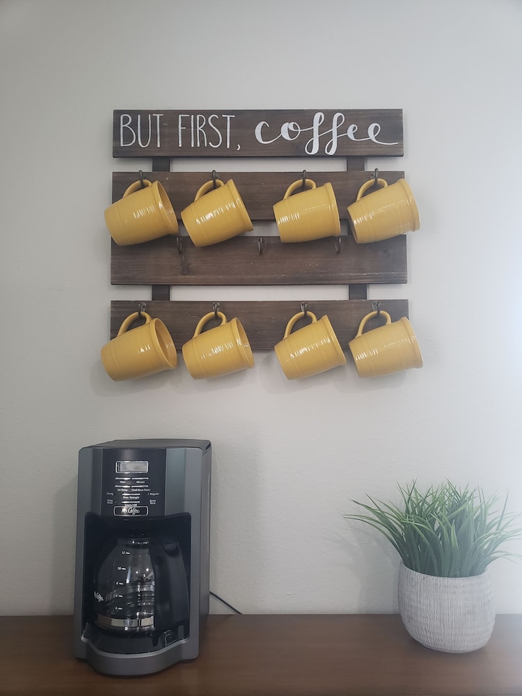 North Hyde Park Haven in the Heart of Tampa** Newly Renovated in NoHo**