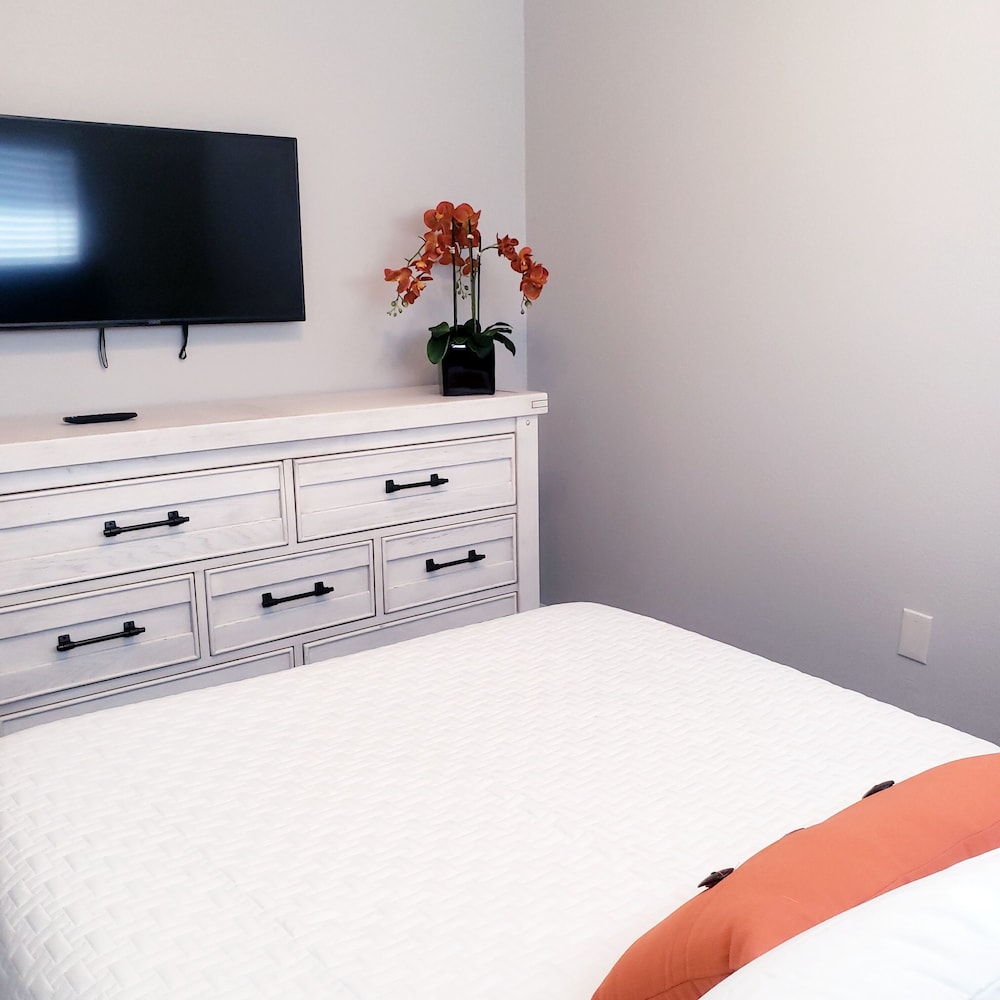 North Hyde Park Haven in the Heart of Tampa** Newly Renovated in NoHo**