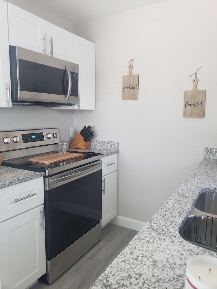 North Hyde Park Haven in the Heart of Tampa** Newly Renovated in NoHo**