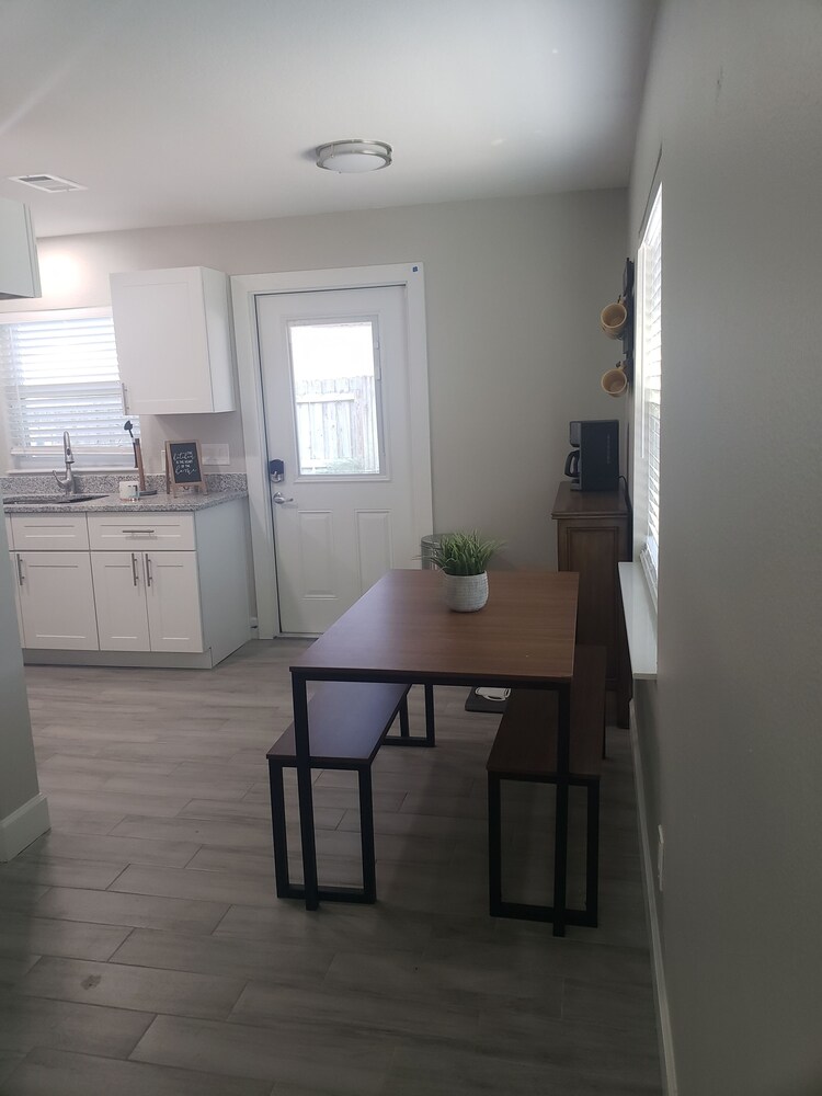 North Hyde Park Haven in the Heart of Tampa** Newly Renovated in NoHo**