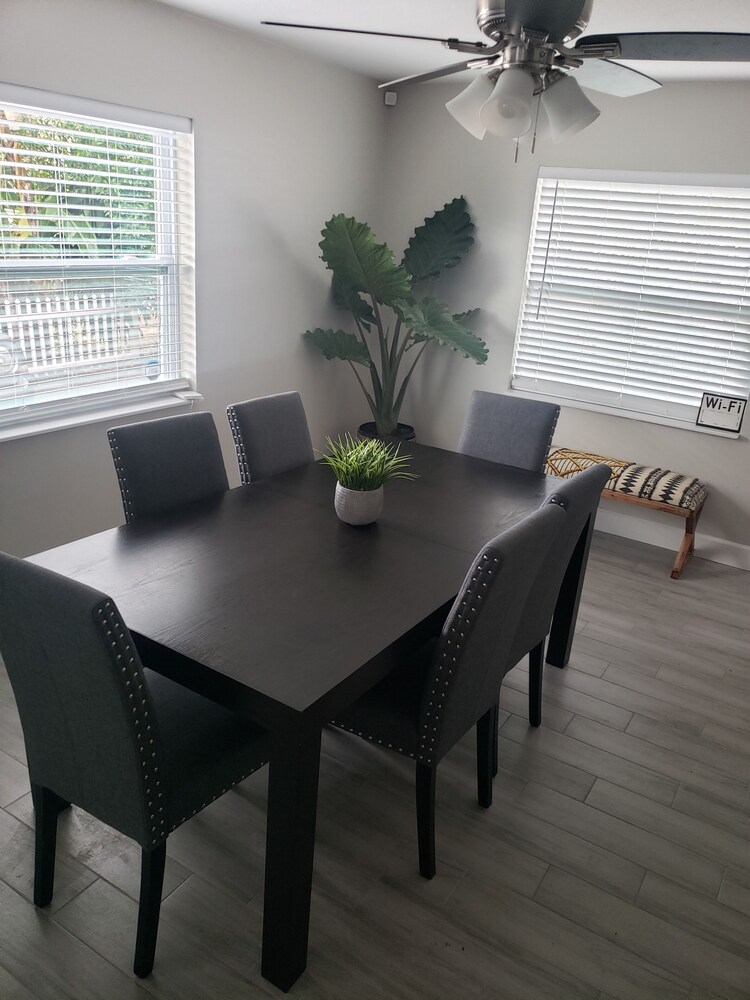 North Hyde Park Haven in the Heart of Tampa** Newly Renovated in NoHo**