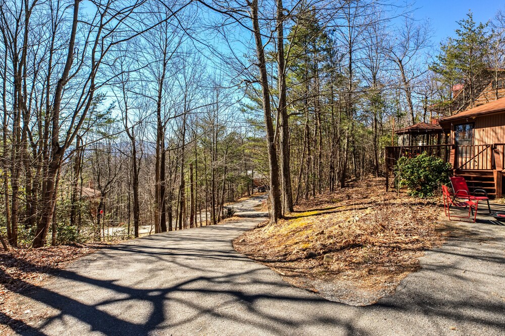 Black Bear Bungalow - Seclusion in heart of Smokys