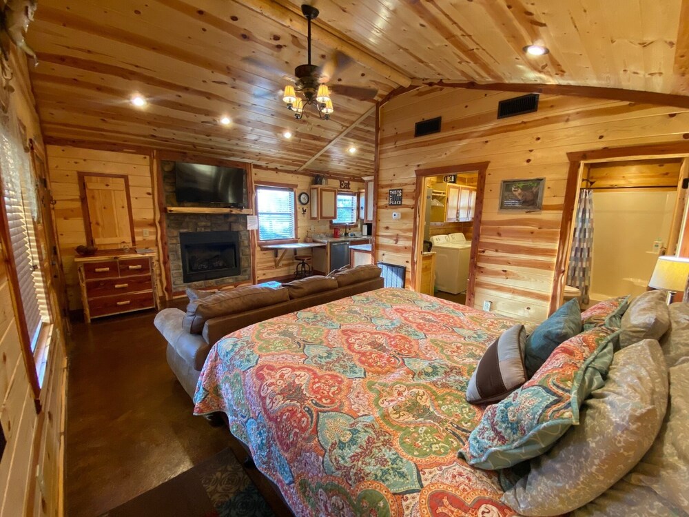 OTTER CREEK CABIN Luxury One Bedroom Cabin With All The Amenities