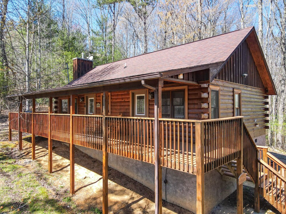 Close ‘n Secluded❤️Mountain Views*POOL is OPEN!*Hot Tub*Cabin😊A+++