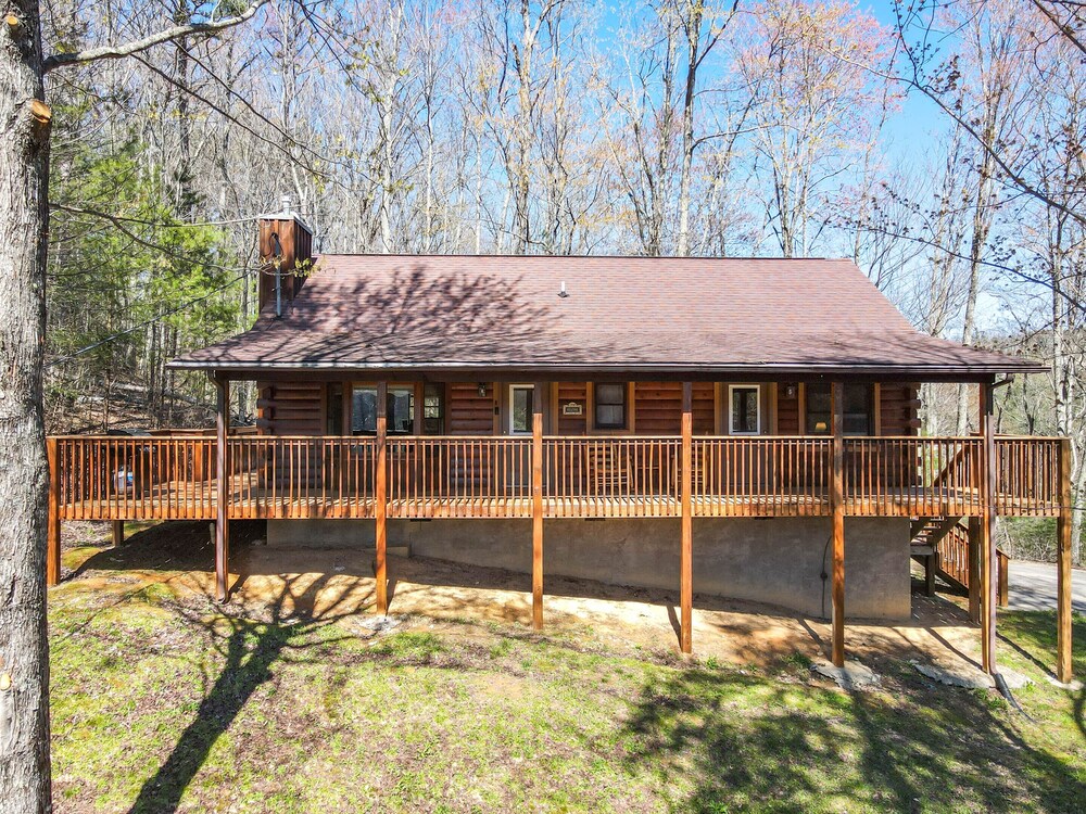 Close ‘n Secluded❤️Mountain Views*POOL is OPEN!*Hot Tub*Cabin😊A+++