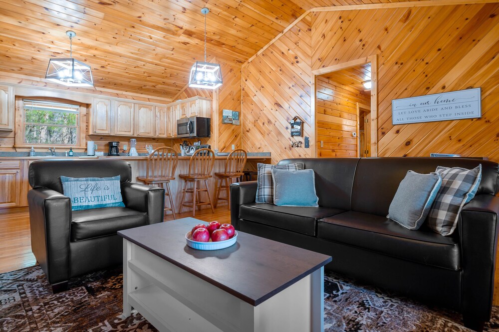 Close ‘n Secluded❤️Mountain Views*POOL is OPEN!*Hot Tub*Cabin😊A+++