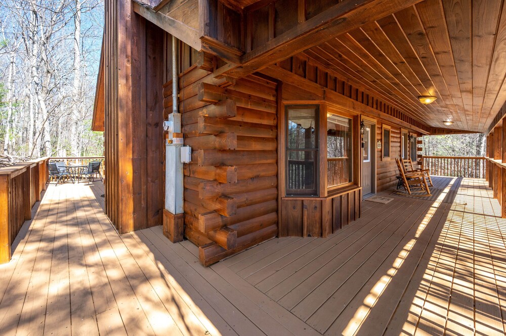 Close ‘n Secluded❤️Mountain Views*POOL is OPEN!*Hot Tub*Cabin😊A+++