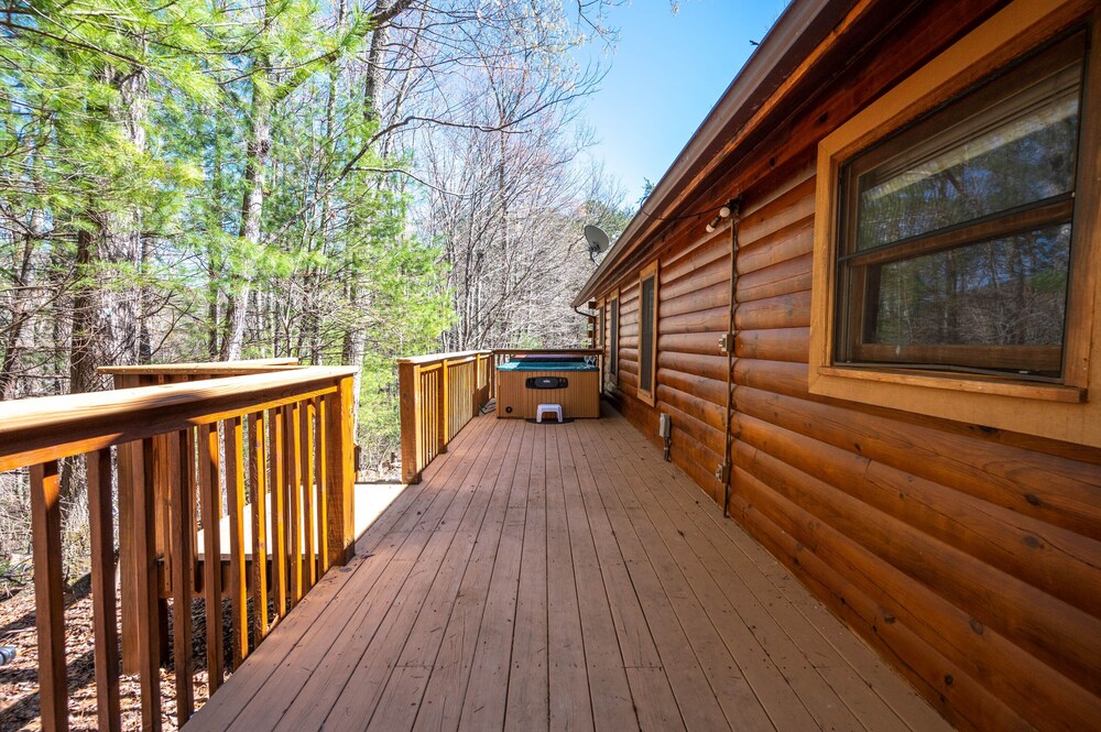 Close ‘n Secluded❤️Mountain Views*POOL is OPEN!*Hot Tub*Cabin😊A+++