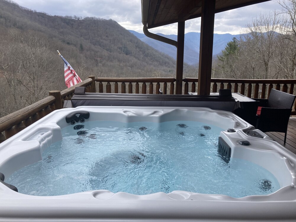 Amazing Views, Privacy and Hot Tub