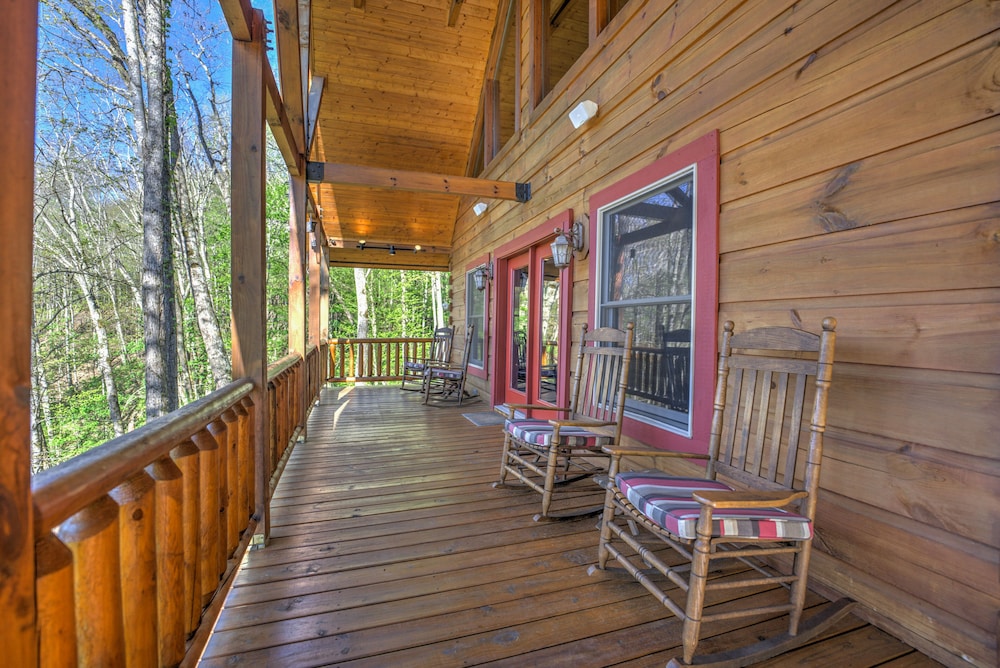 Amazing Views, Privacy and Hot Tub