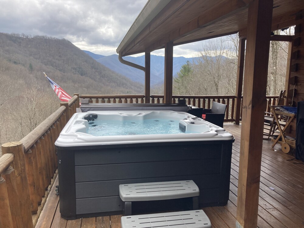 Amazing Views, Privacy and Hot Tub