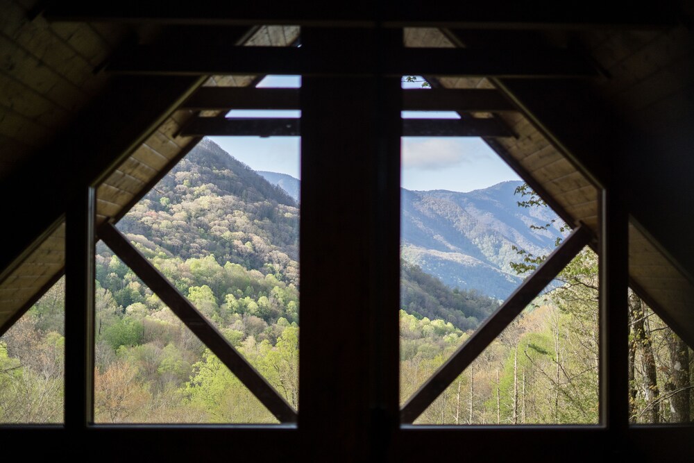 Amazing Views, Privacy and Hot Tub