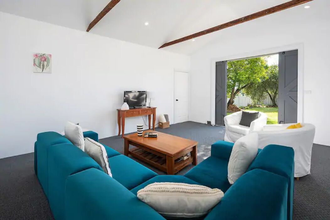 Waratah Up Douro - Your Innkeeper Mudgee