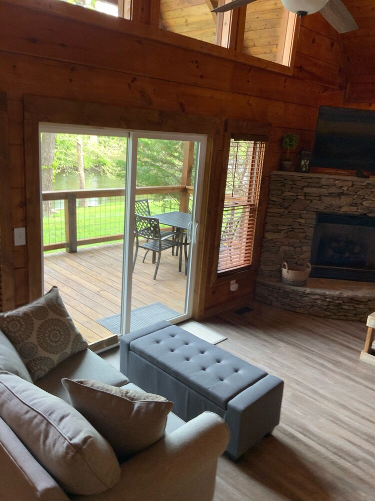 NEW SUMMER 2021 "Riverside" Cabin Overlooking the "Little River" in Townsend,TN 