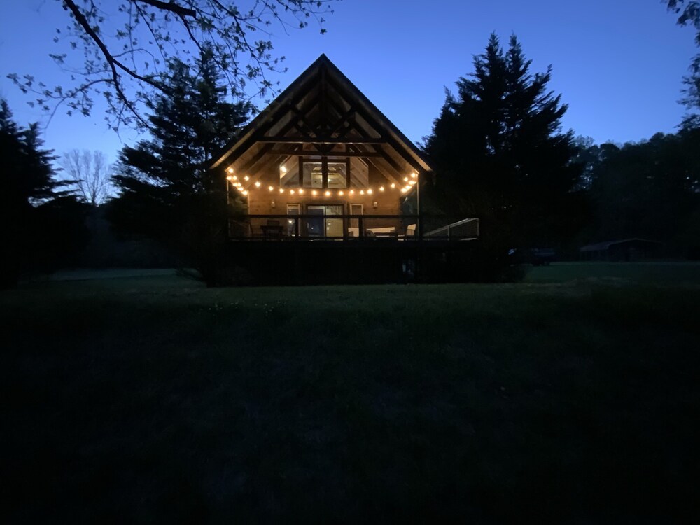 NEW SUMMER 2021 "Riverside" Cabin Overlooking the "Little River" in Townsend,TN 