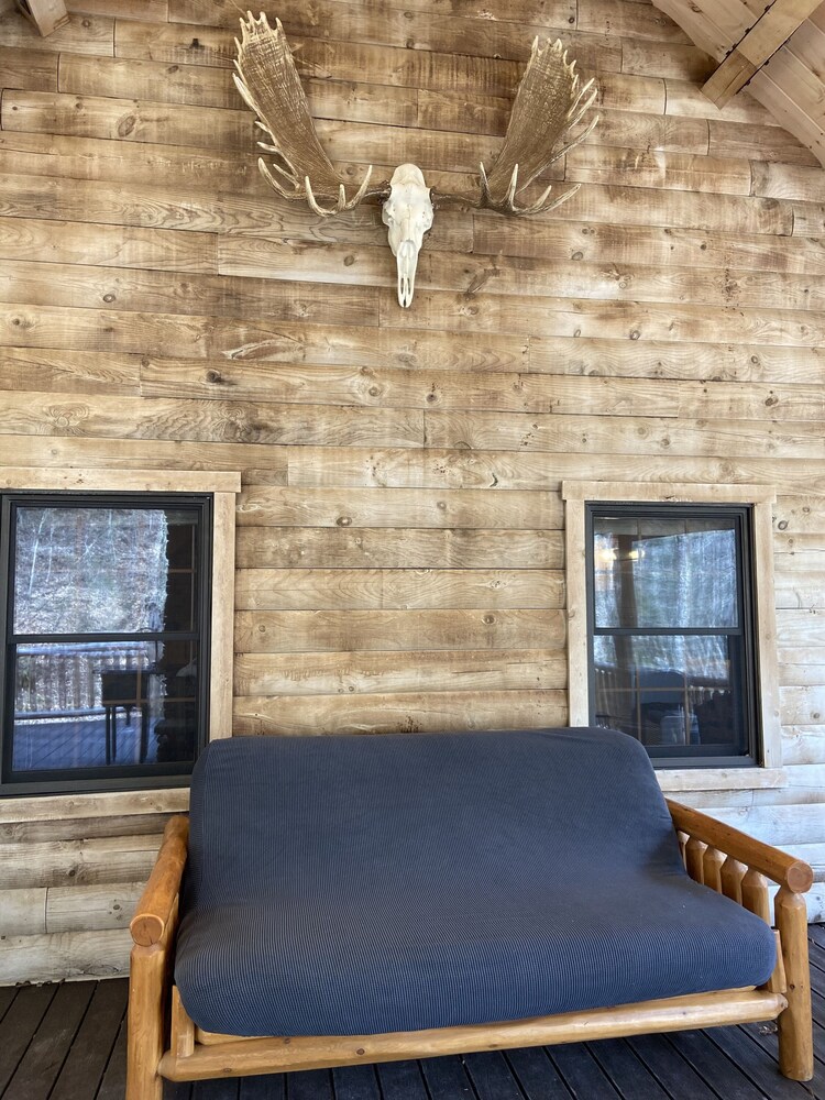 Private creek cabin with hot tub nestled in the foothills of Cheat