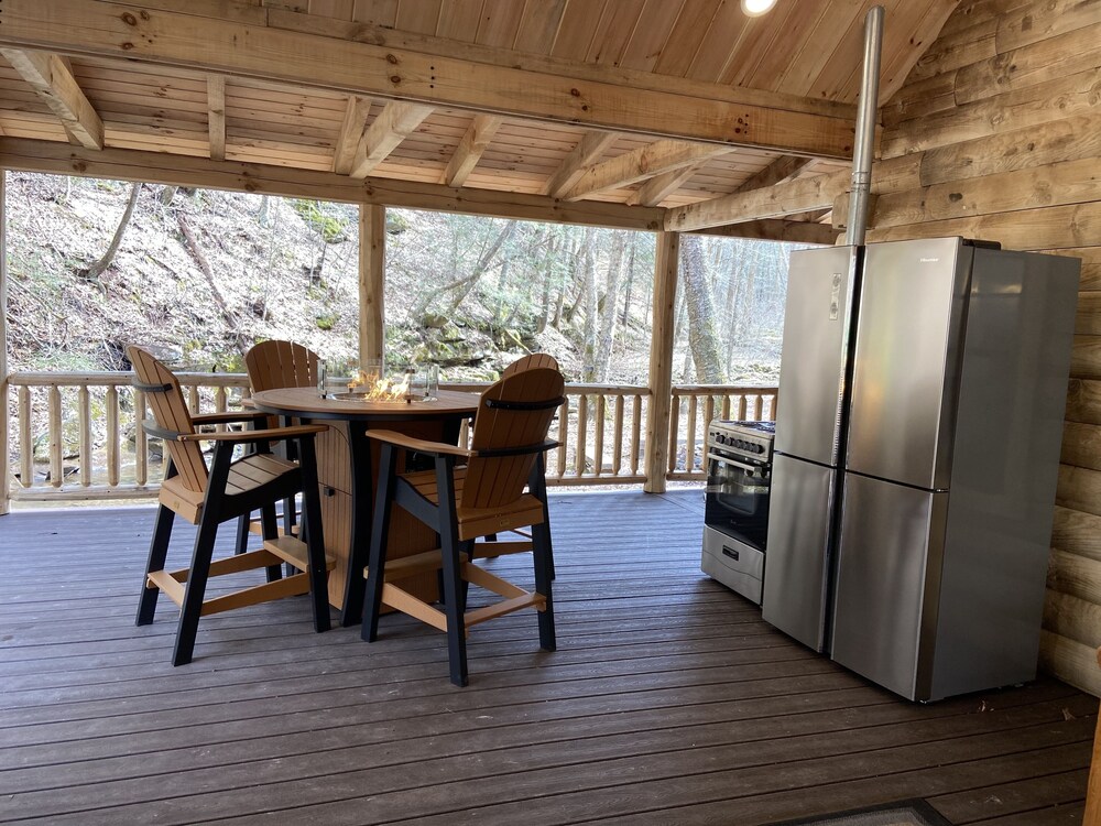 Private creek cabin with hot tub nestled in the foothills of Cheat