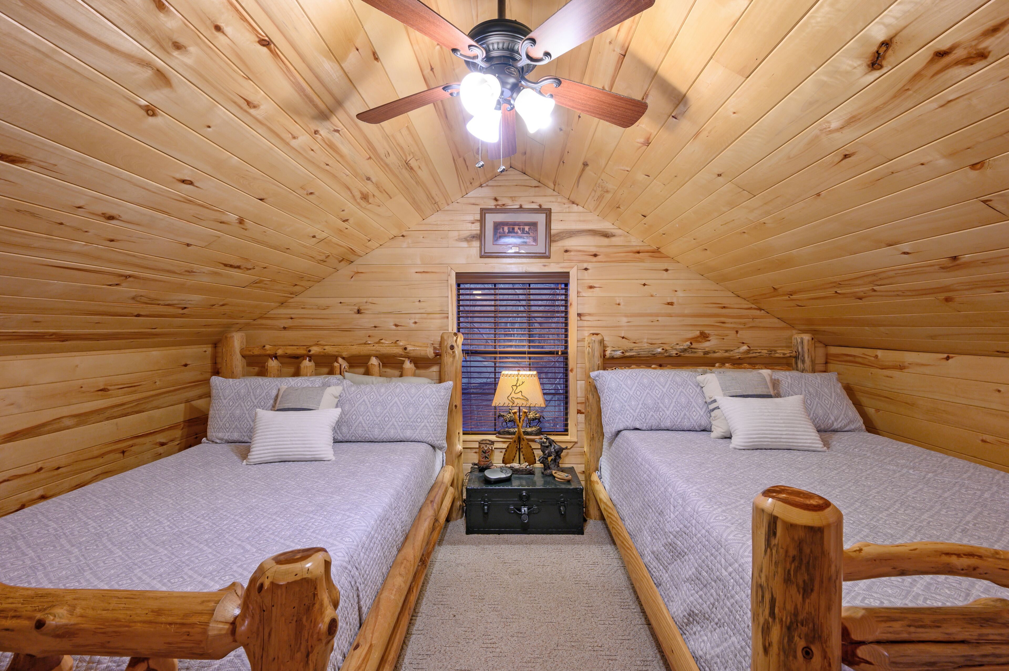 Holiday Road! Cabin with Beautiful Outdoors, Game Room and Hot Tub in Idabel, United States