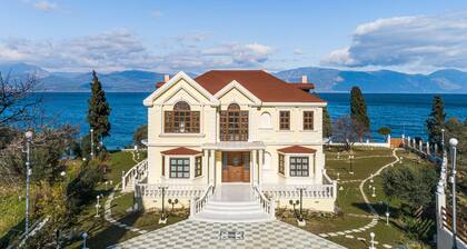Villa Filoxenia - by the sea - up to 12 guests