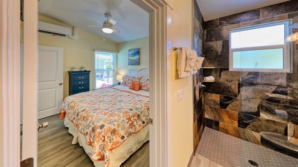 🐢 RESORT-STYLE GROUND FLOOR SUITE IN PRIME LOCATION, HEATED POOL & SPA