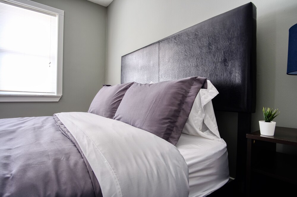 Spacious Newly Renovated 2Bd, Great Location! Indianapolis Vrbo