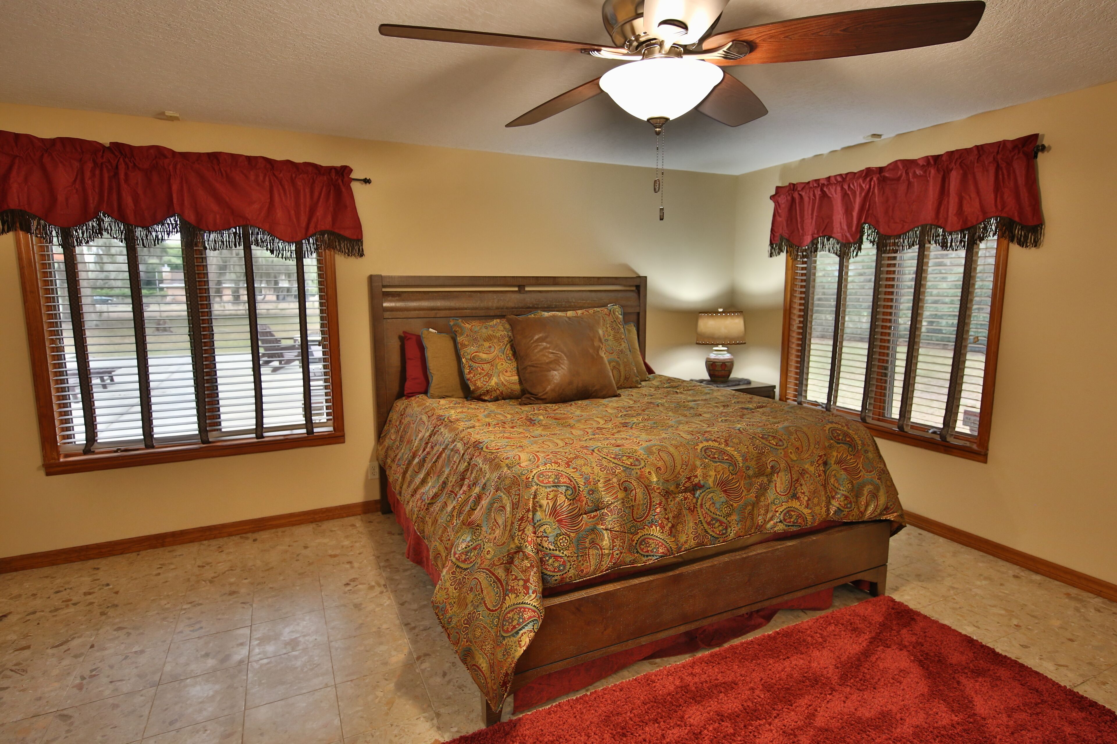 Horsey Hacienda with a Private Hot Tub , Fire Table & 10 MINUTES TO  WEC in Ocala, United States