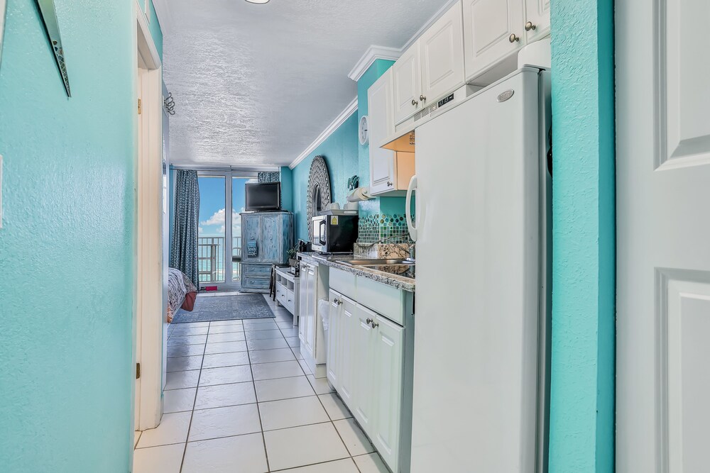 Private kitchen, Sixth Floor Oceanfront Condo with Shared Heated Pool & Hot Tub, and Ocean View!