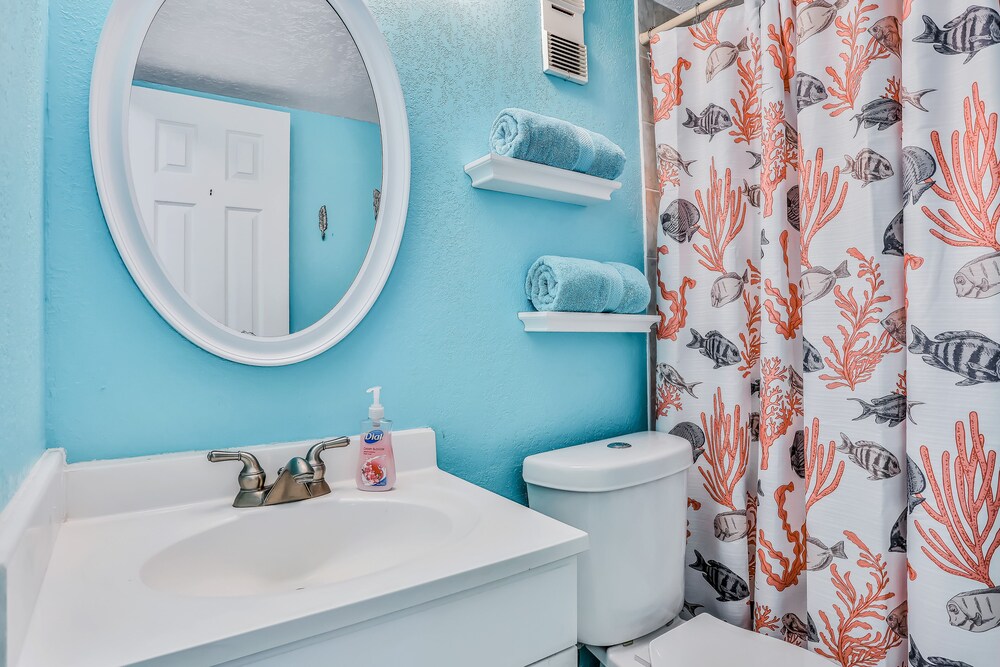 Bathroom, Sixth Floor Oceanfront Condo with Shared Heated Pool & Hot Tub, and Ocean View!