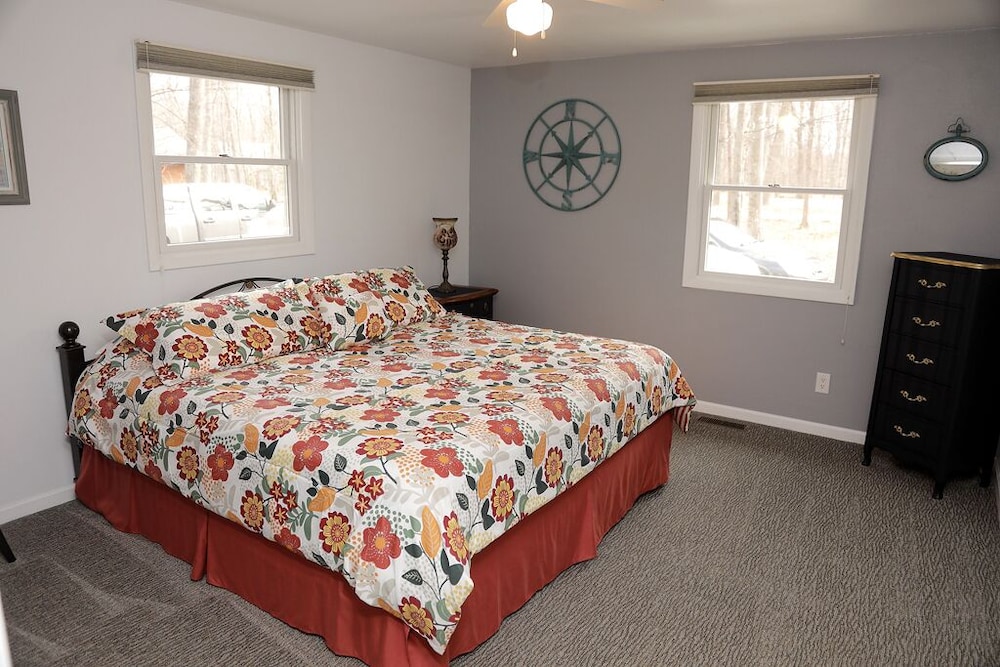 Open YearRound. Pristine Cottage Minutes from Egg Harbor. Egg Harbor