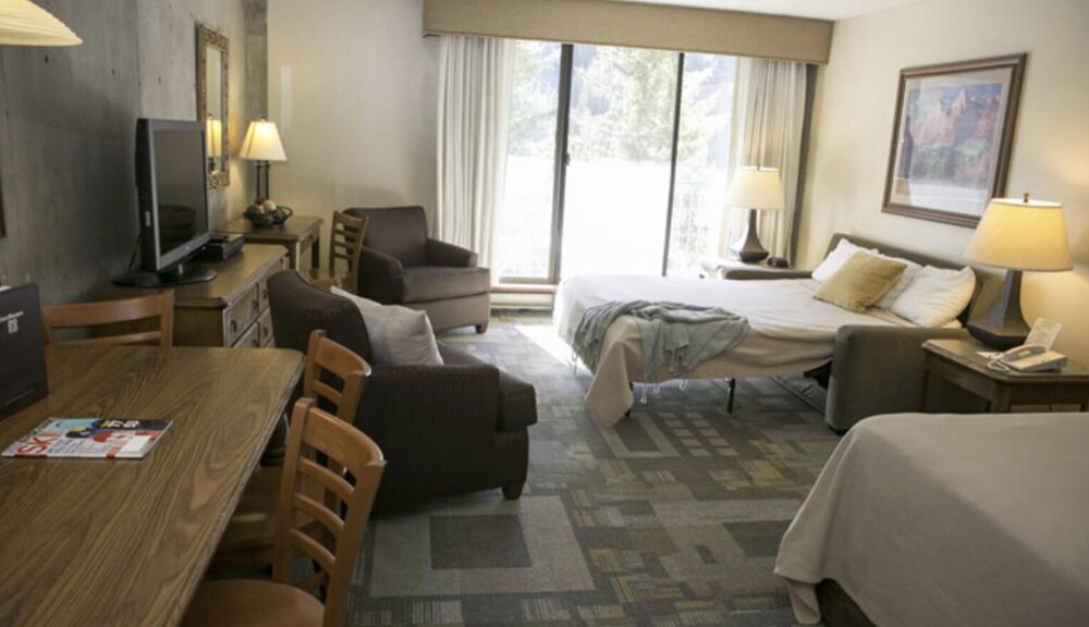 Iron Blosam Lodge Week 12, Sandy Room Prices & Reviews Travelocity