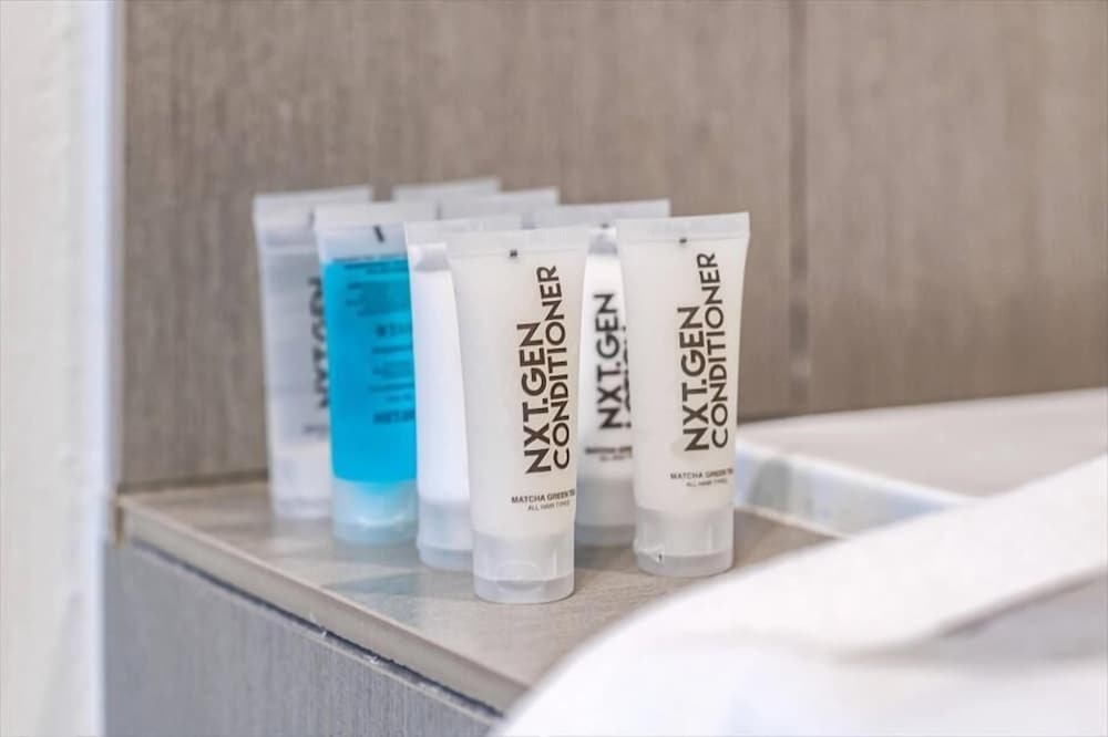 New! Luxury Beachside Condo-Hotel | Balcony w/ Direct Ocean Front Views | Wi-Fi | Hot Tub & Pools