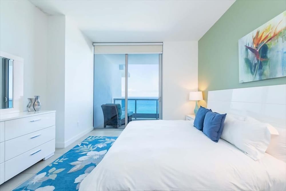 New! Luxury Beachside Condo-Hotel | Balcony w/ Direct Ocean Front Views | Wi-Fi | Hot Tub & Pools