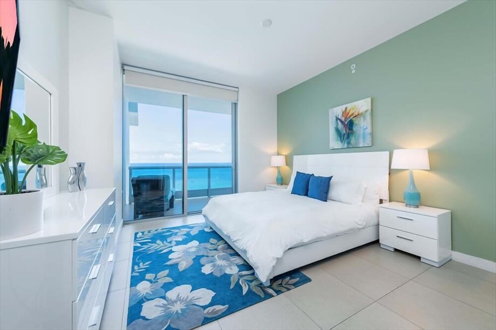 New! Luxury Beachside Condo-Hotel | Balcony w/ Direct Ocean Front Views | Wi-Fi | Hot Tub & Pools