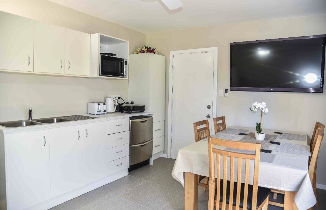 Boucher Manor - Eight Guest Apartment