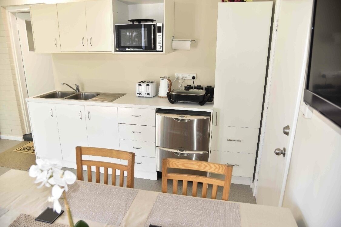 Boucher Manor - Eight Guest Apartment