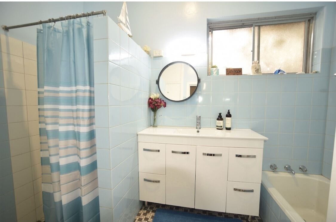 Boucher Manor - Eight Guest Apartment