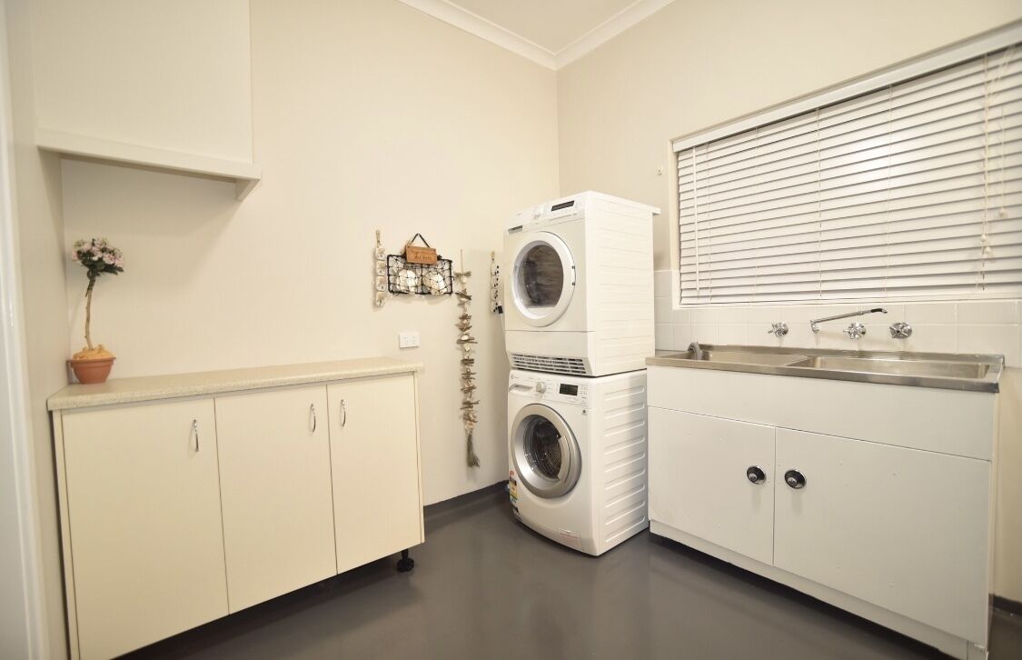 Boucher Manor - Eight Guest Apartment