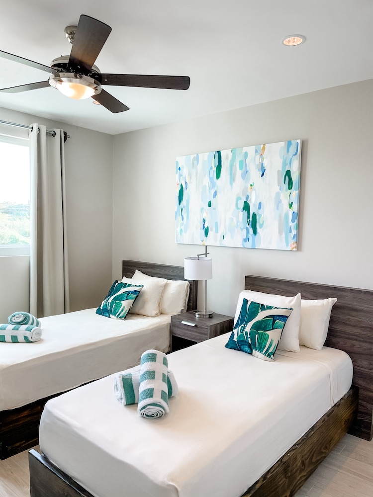 【PEDRO】一部未開封／SENTIMENTAL POOLSIDE TOUR PEDRO / 夏 [SENTIMENTAL POOLSIDE TOUR] @ Zepp DiverCity - YouTube