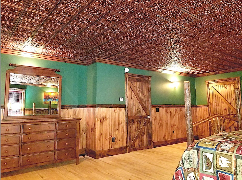 Private Cabin Lake Schroon, Gore Mtn with Game Room, Firepit