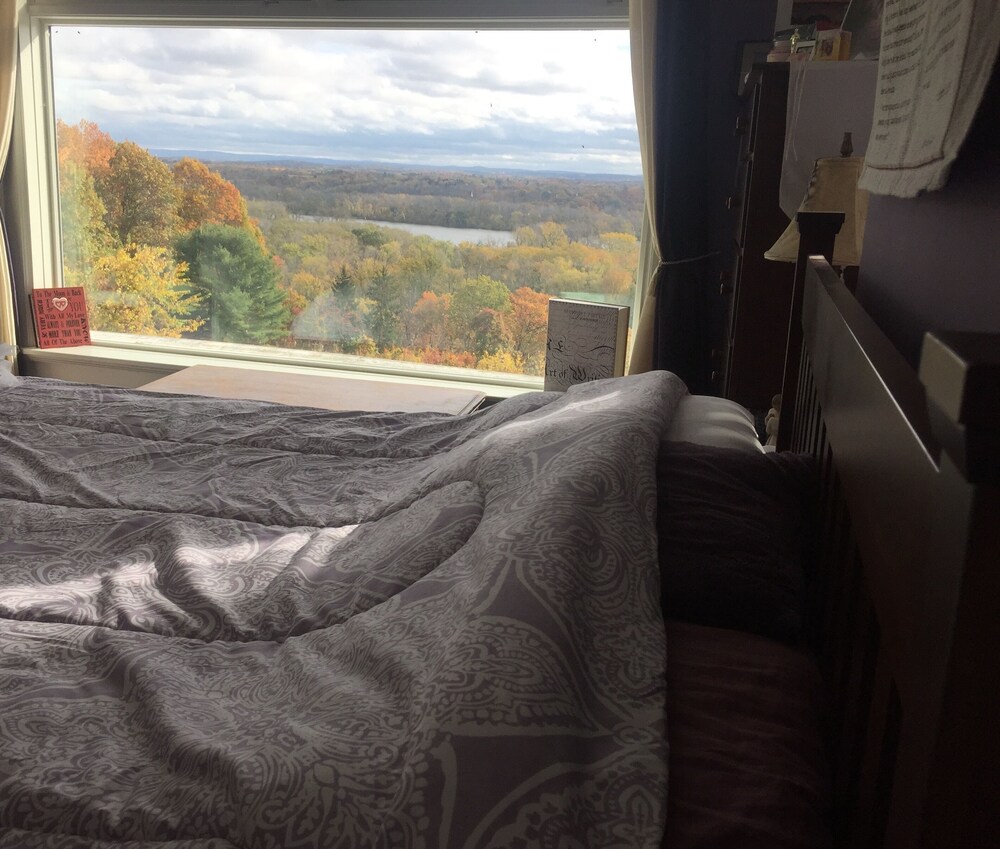 Fall Foliage Heaven Hudson River's Stunning Views Offers Peace & Small