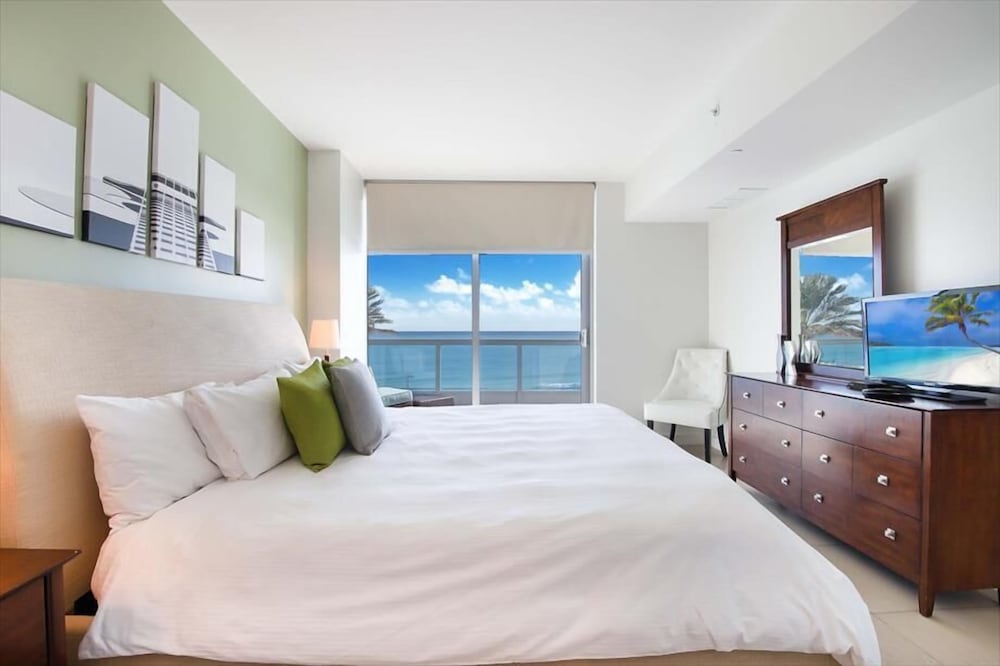 Luxury Condo-Hotel w/ Gorgeous Ocean Views | Pool+ Balcony | Gym