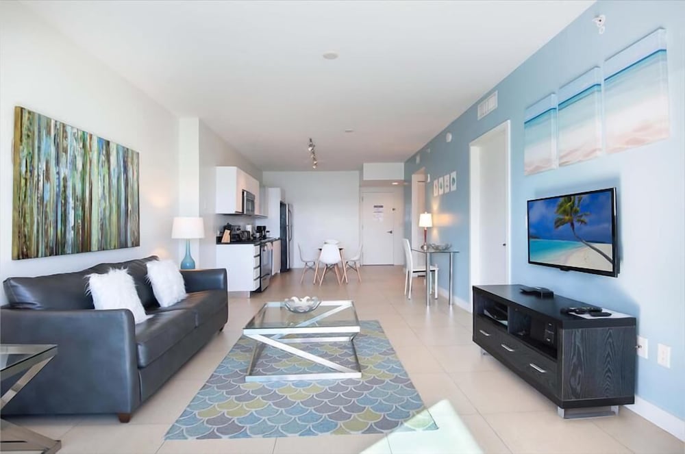 Luxury Condo-Hotel w/ Gorgeous Ocean Views | Pool+ Balcony | Gym